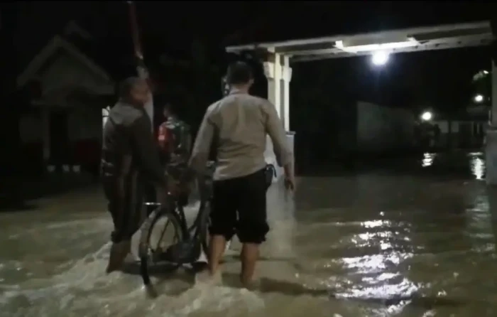 Sungai Lamong Meluap...
