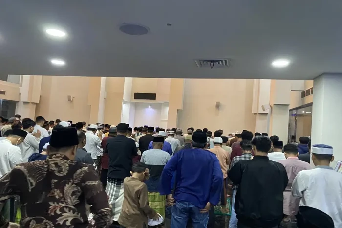Salat Tarawih Pertama...