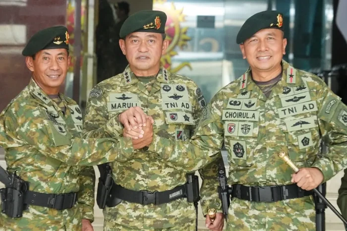 Pangkostrad Letjen Maruli...