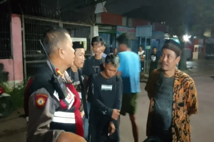 Jelang Sahur, Remaja...