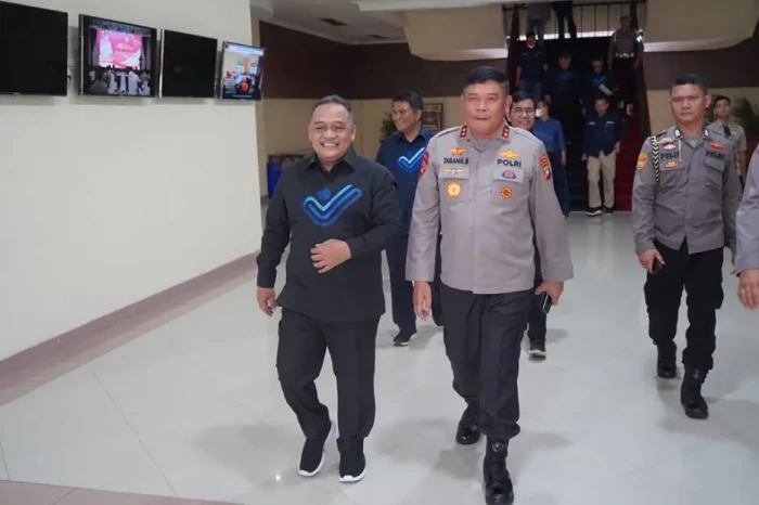 Sambangi Polda Kepri,...