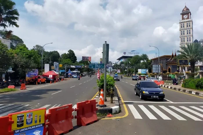 Siang Ini, Jalur Puncak...