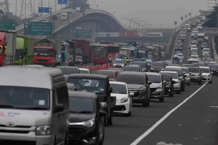 Contraflow di Tol Jakarta-Cikampek...