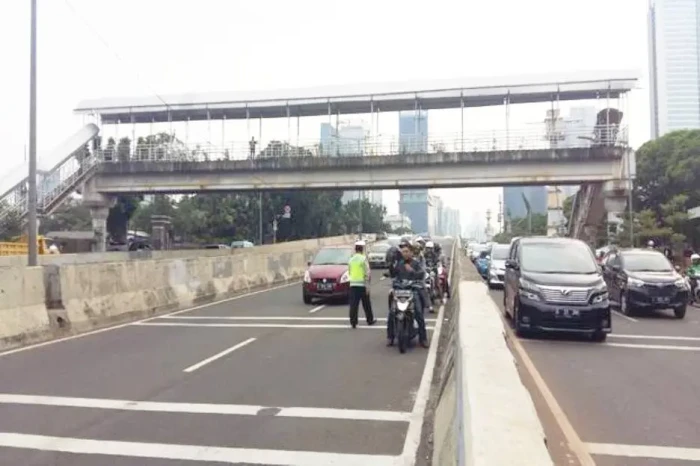 Cegah Pemotor Menerobos,...