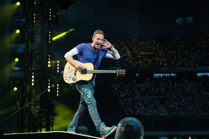 Coldplay Bawa 200 Kru...