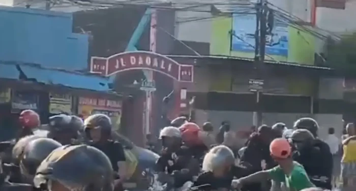 Mencekam! Massa 2 Kubu...