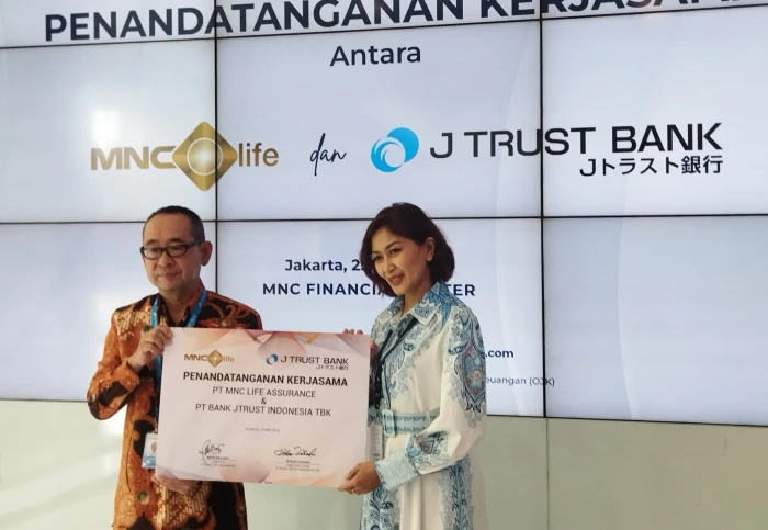 Gandeng J Trust Bank,...