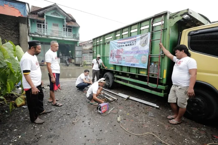 Bantu Sopir Truk, KST...