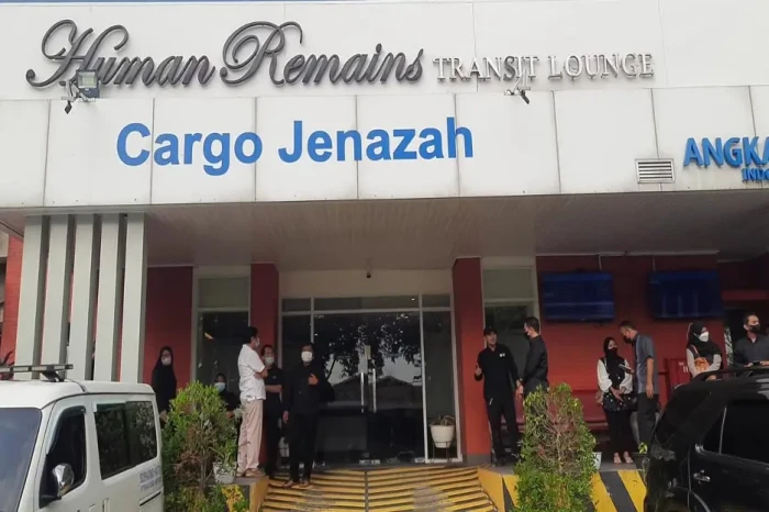 Jenazah Sarwono Kusumaatmadja...