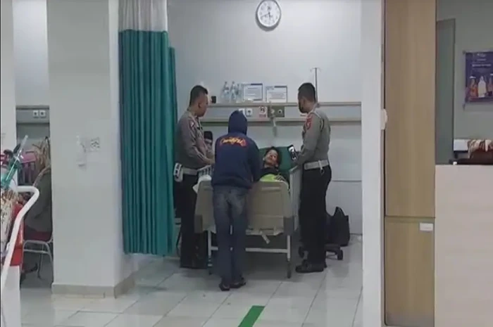 Jalani Perawatan di...