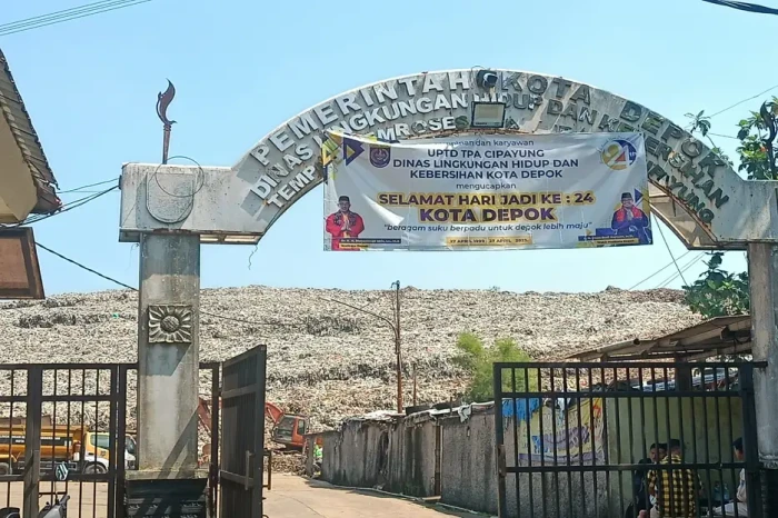 Gunungan Sampah di TPA...