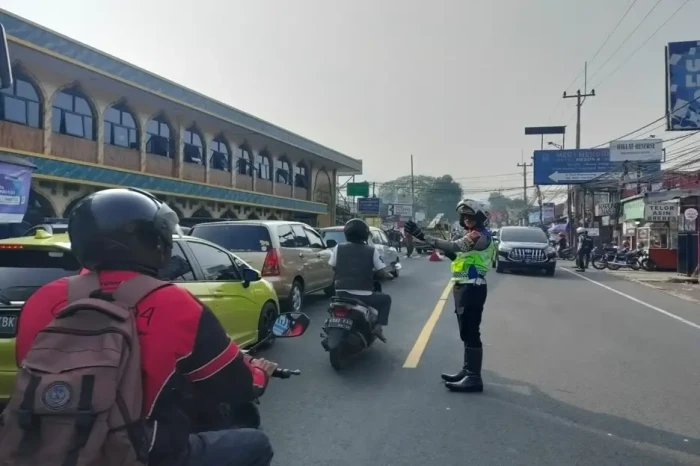 Jalur Puncak Bogor Padat...