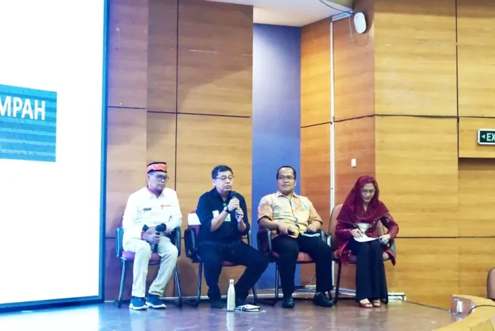 Atasi Masalah Sampah,...