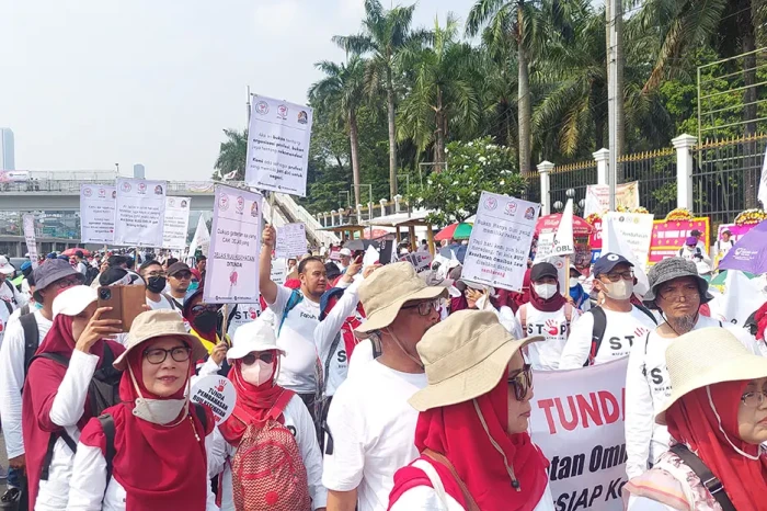 Ribuan Tenaga Medis...
