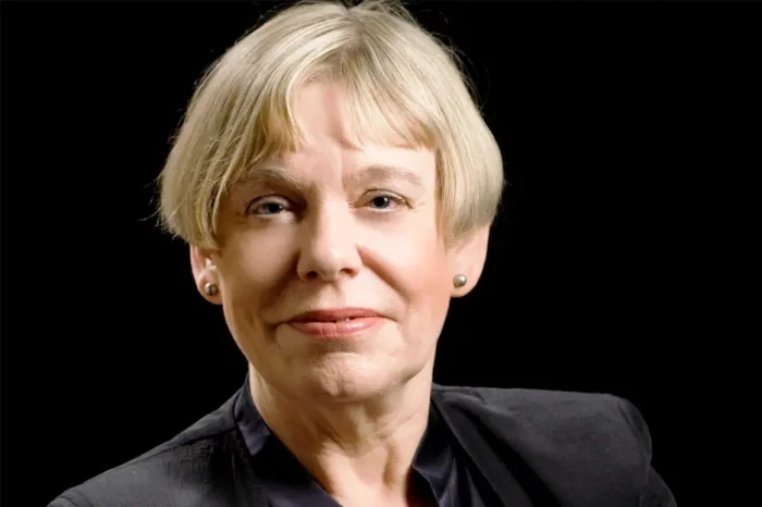 Profil Karen Armstrong,...