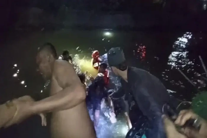 Hendak Tolong Pengendara...