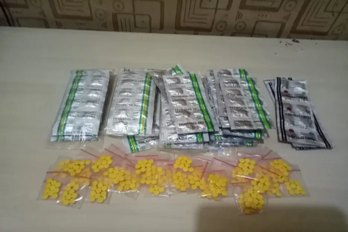 Berkedok Warung Kelontong,...