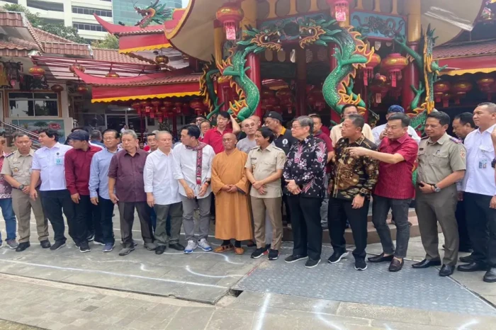 Kunjungi Vihara di Setiabudi,...