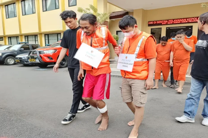 Kabur saat Ditangkap,...