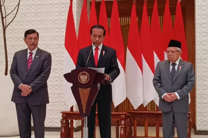 Jokowi Didampingi Luhut...