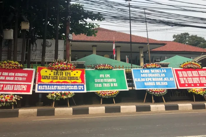 Karangan Bunga Hiasi...