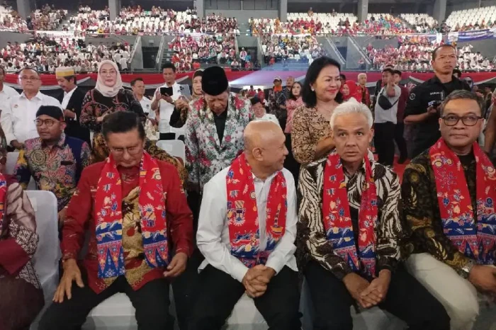 Menkop Teten di Hari...