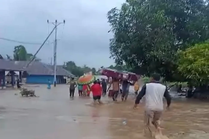 Banjir Terjang Desa...