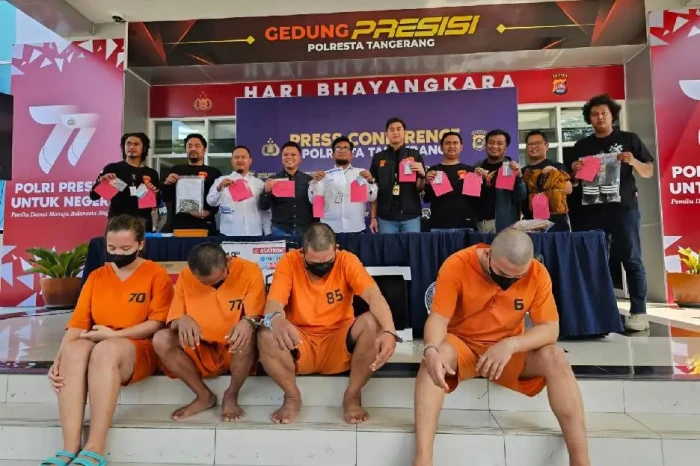 Polisi Ringkus Komplotan...