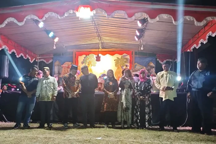 Gelar Wayang Kulit,...