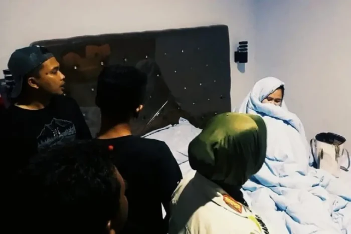 Asyik Rebahan Tanpa...
