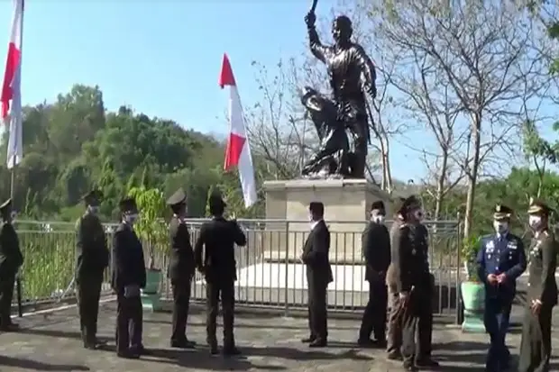 Intip Monumen Kresek,...
