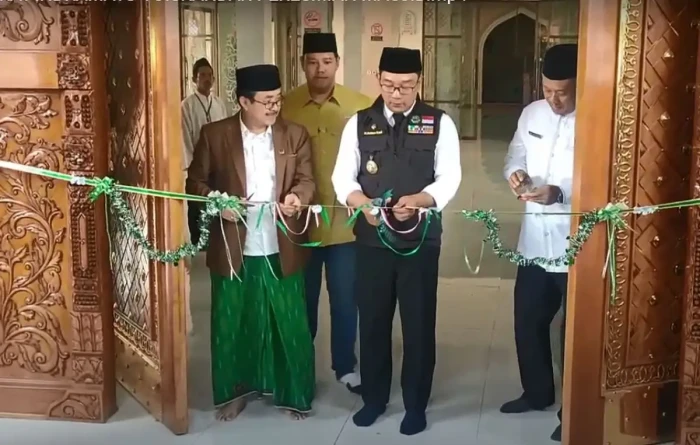 Resmikan Masjid di Indramayu,...