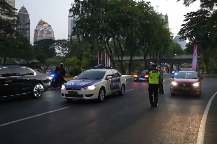 Mobil Patroli Polisi...