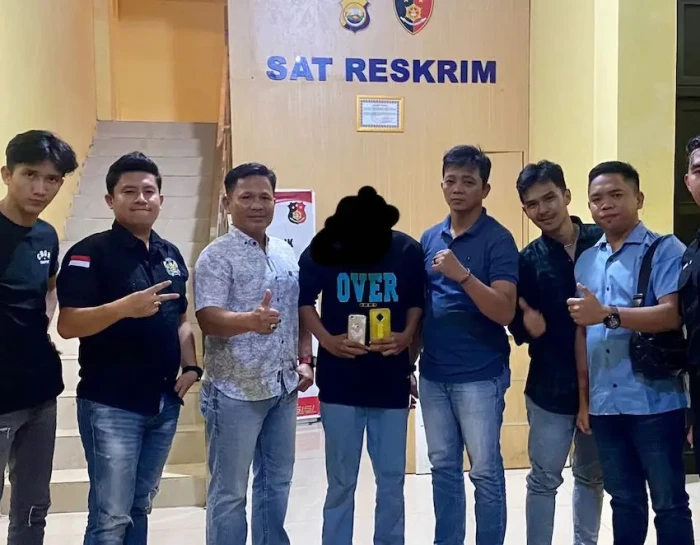 Diputus Cinta, Pria...