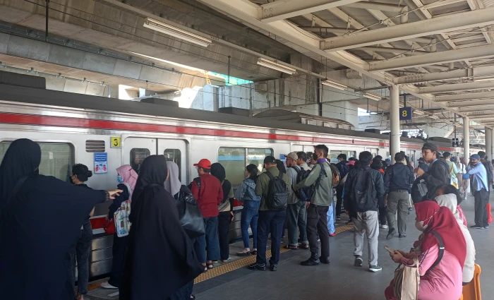 Jalur KRL Manggarai-Jatinegara...