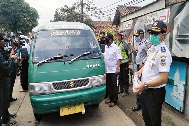 Angkot di Kota Bandung...