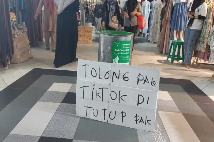 Omzet Anjlok hingga...