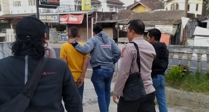 Gasak Perhiasan Emas...