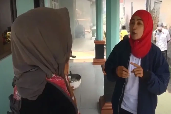 Datangi Rumah-rumah...