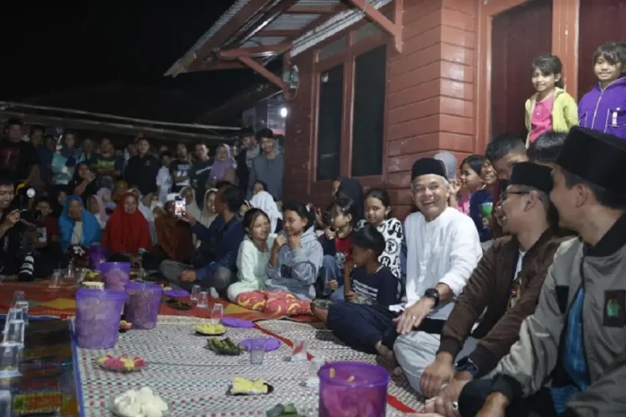 Merakyat, Ganjar Menginap...
