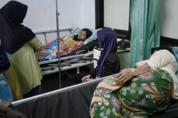 Belasan Warga Garut...