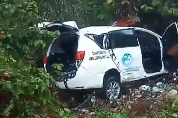 Ambulans Pembawa Pasien...