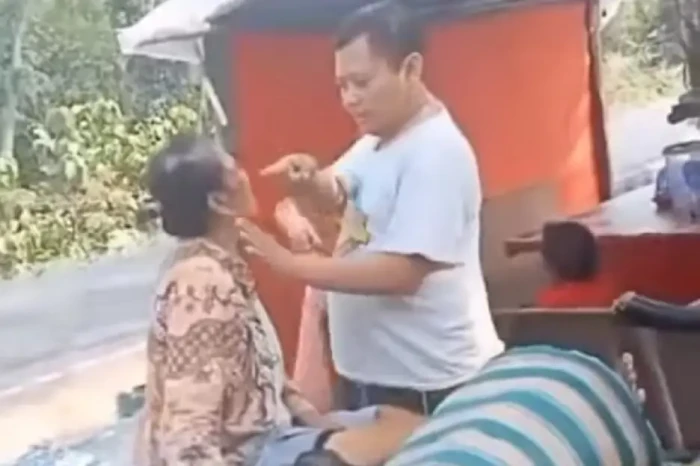 Viral Nenek Dipukul...