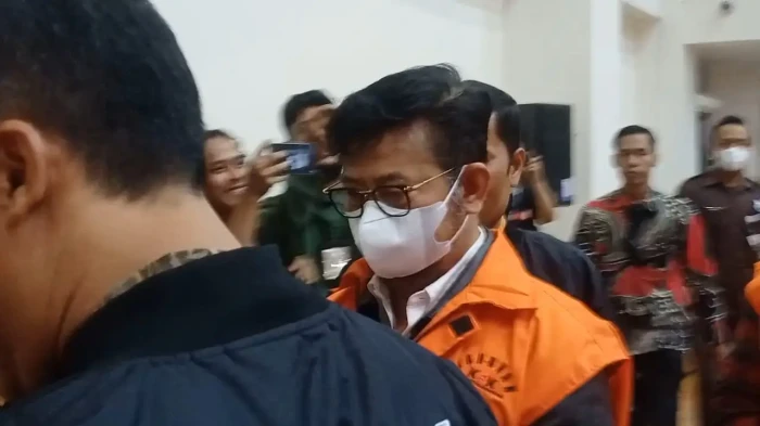 KPK Tahan Syahrul Yasin...