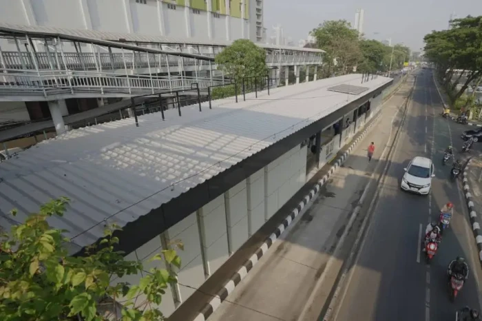 Revitalisasi Halte Transjakarta...