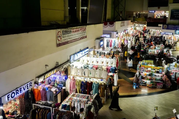 Pasar Tanah Abang Sepi,...
