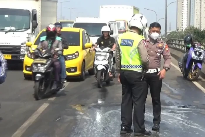 Ada Tumpahan Oli, Sejumlah...