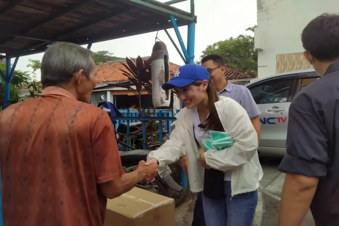 Bantuan Warga Sekitar...