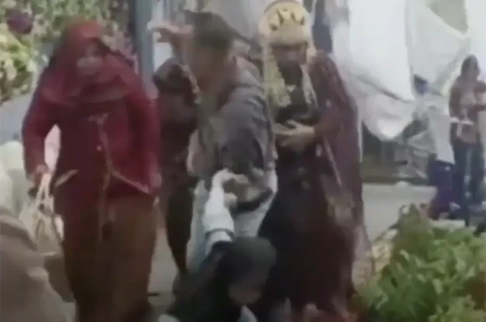 Hujan Angin Robohkan...