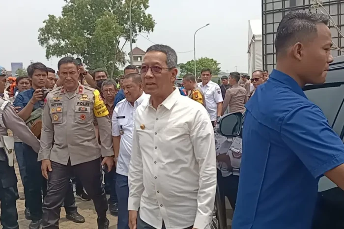 Viral Stadion JIS Banjir,...